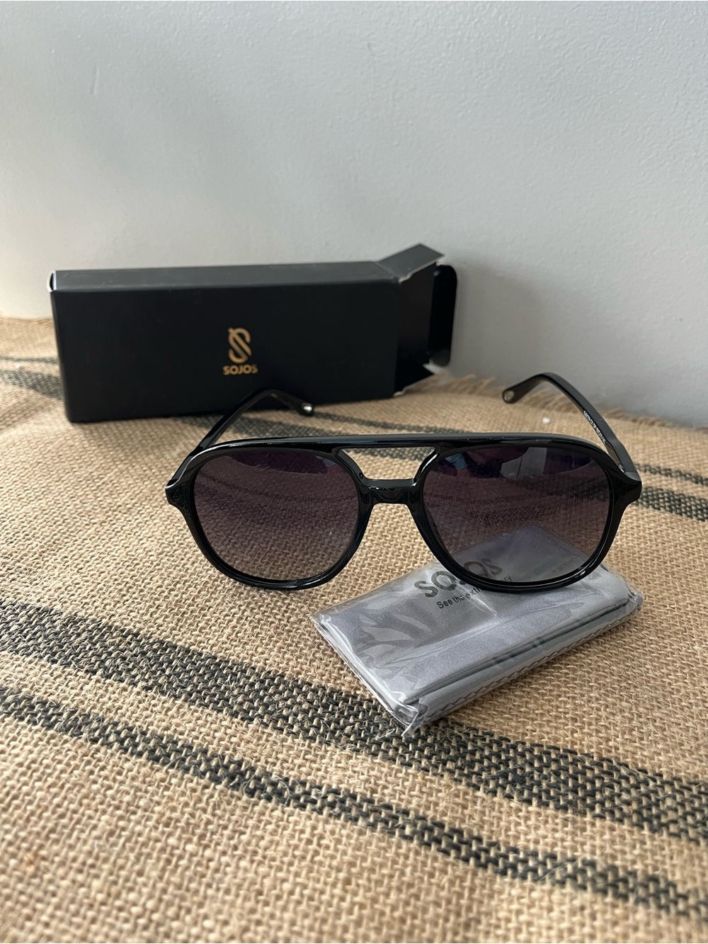 SOJOS Black Round Sunglasses